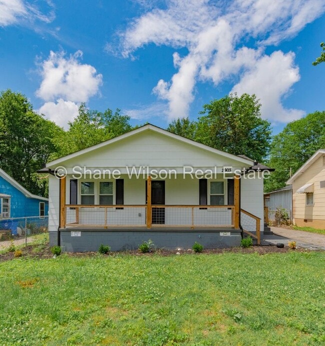 Building Photo - 2903 S Hawthorne St Rental