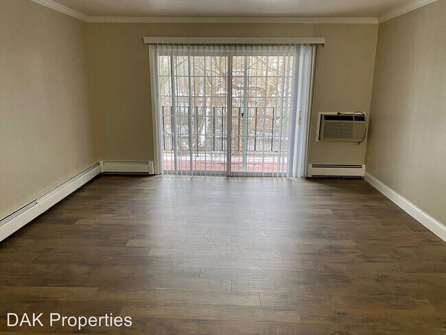 Photo - 202 Williamsburg Dr