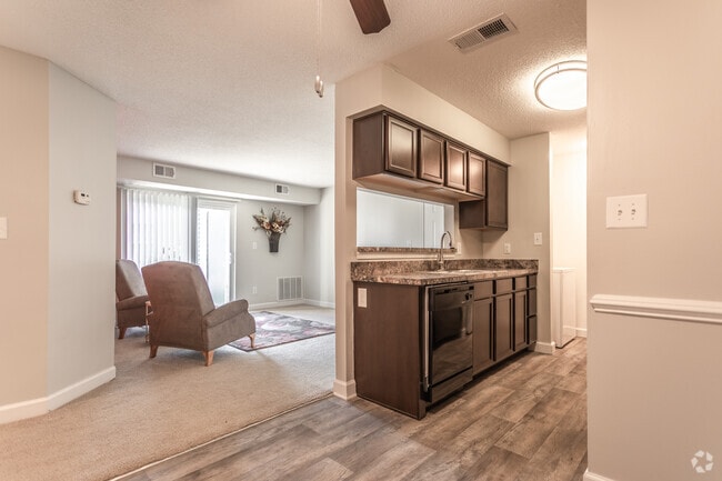 2HAB,2BA,-900SF Modelo - Grafton Station Apartments
