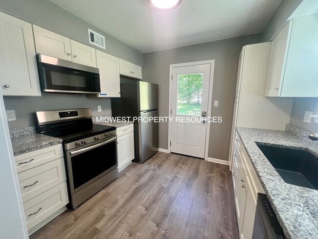 Photo - 205 NW Market Pl