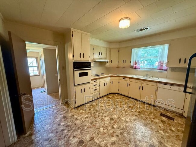 Photo - 123 Melrose St