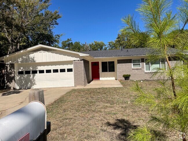 Building Photo - 2425 Foxcroft Cir Rental