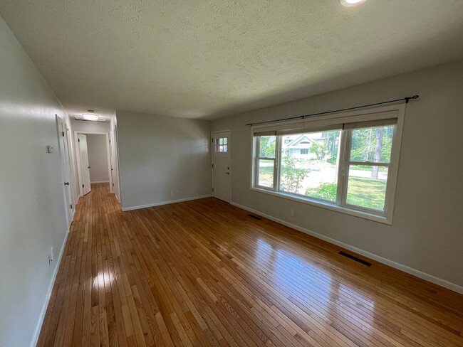 Photo - The Little Bungalow of Your Dreams Near East Bay! 2BR / 1BA Long-Term Rental