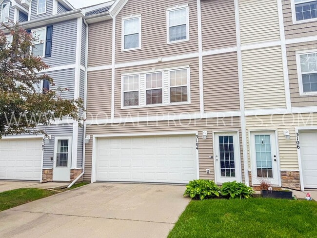 Building Photo - 2-Bedroom, 2-Bath Townhome in Ankeny with Attached 2-Car Garage