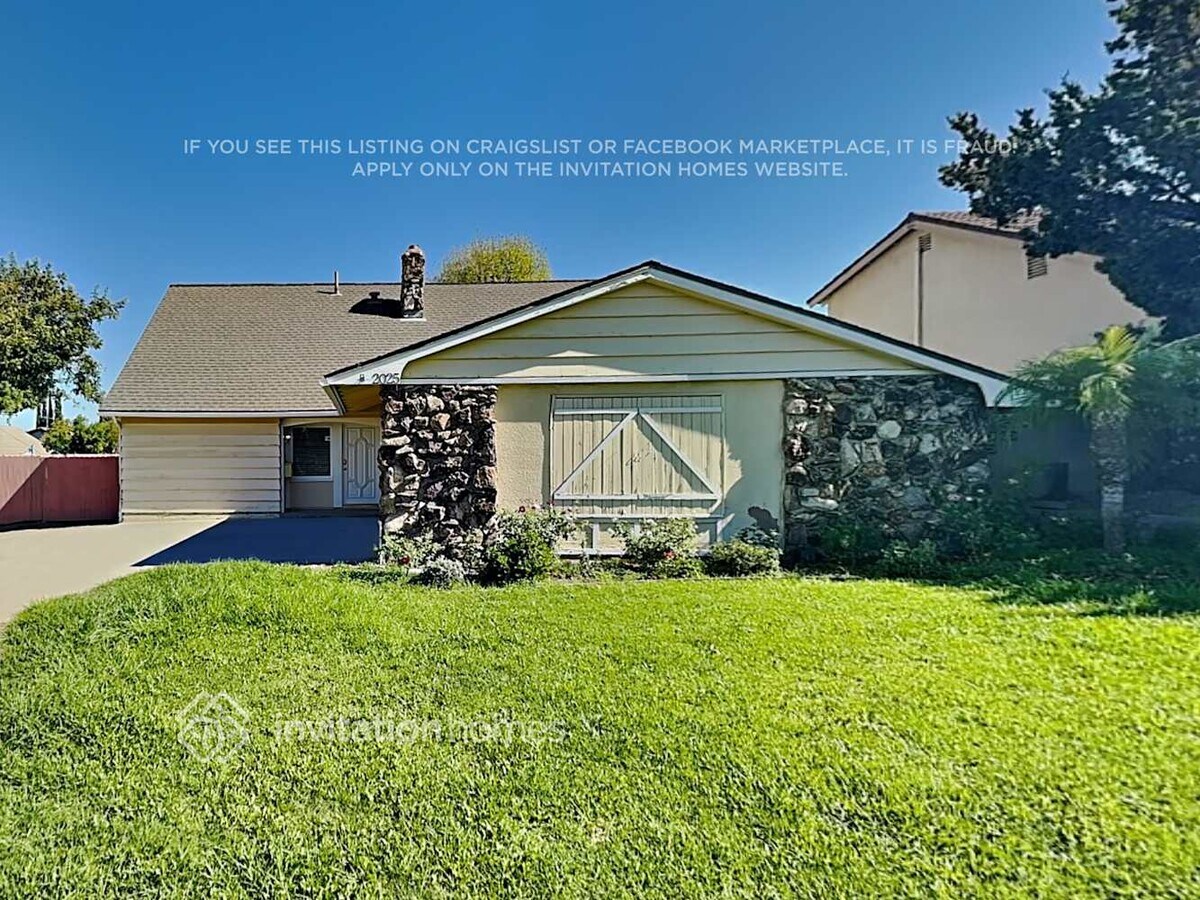 Photo - 2025 S Main St