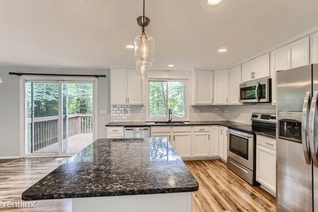 Photo - 3 br, 2.5 bath House - 5909 Chatham Court ...