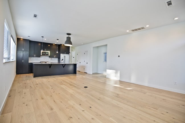 Photo - 716 W Stone St