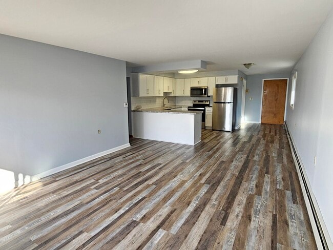 Family Room - 7288 Shawnee Rd Unit 2