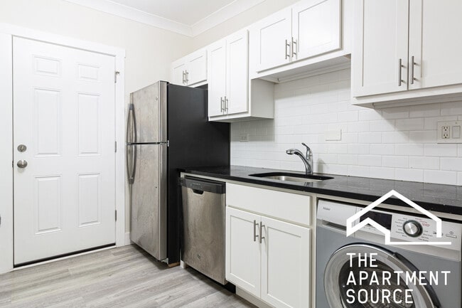 Photo - 1425 W Hutchinson St Unit 1