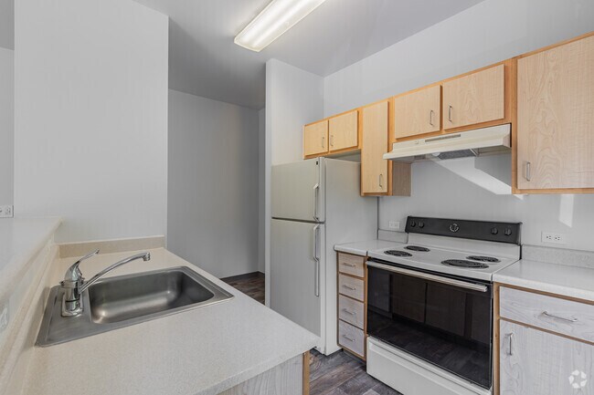 1BR, 1BA - 625SF - Kitchen