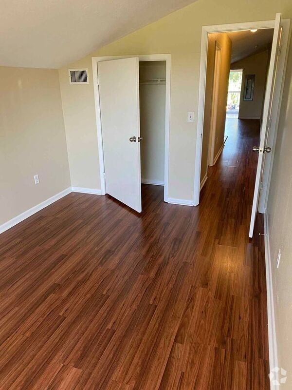 Building Photo - 7297-7297 Albany Rd Unit 4 Rental