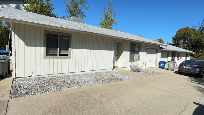 Building Photo - west2903 Unit 1