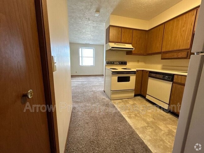 Building Photo - 208 E 5th St Rental
