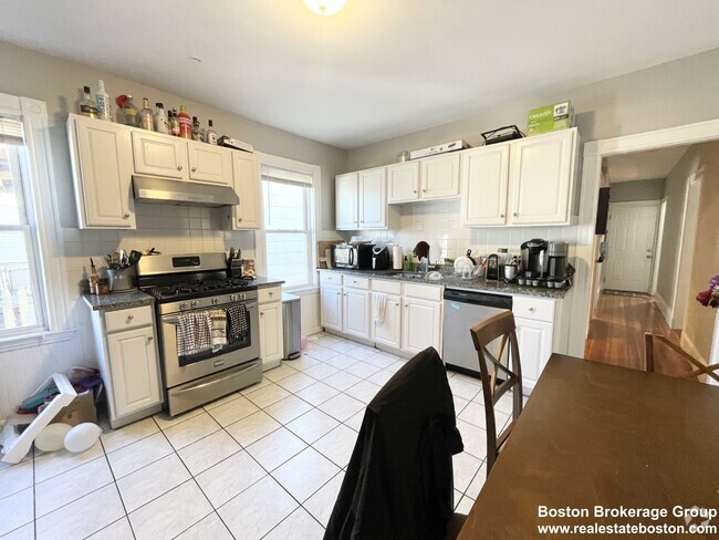 Building Photo - 9 Taft St Rental