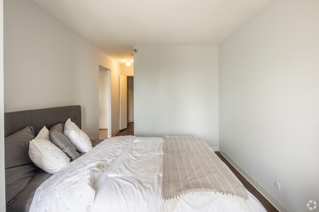 Photo - 439 E Ohio St