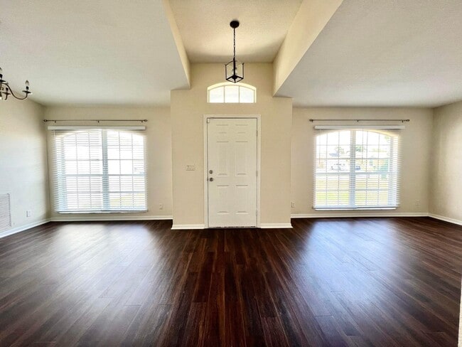 Photo - 532 SW Kabot Ave