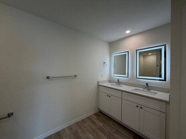 Photo - 1018 Vogiantzis Pkwy