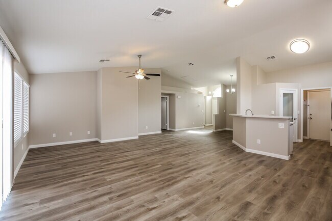 Photo - 1604 Watercreek Dr