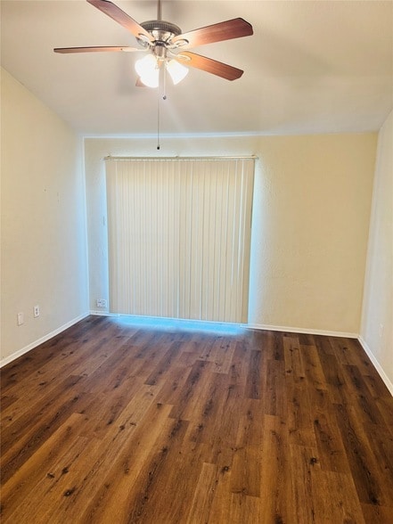 Photo - 825 Denmark Dr