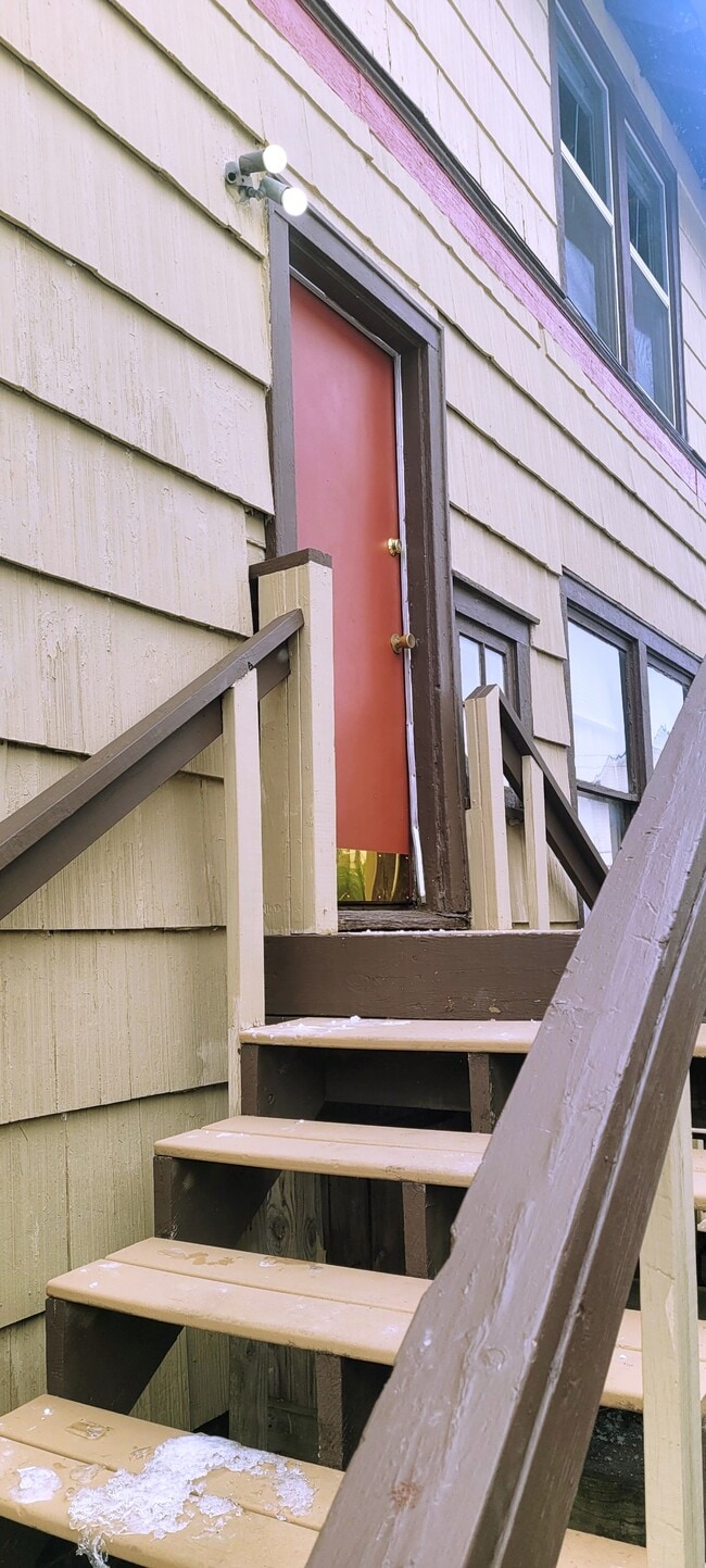 Side-Entry to 2359 - 2359 Indiana Ave Unit 2359