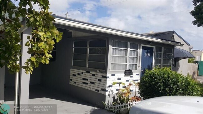 Photo - 1835 Fletcher St House
