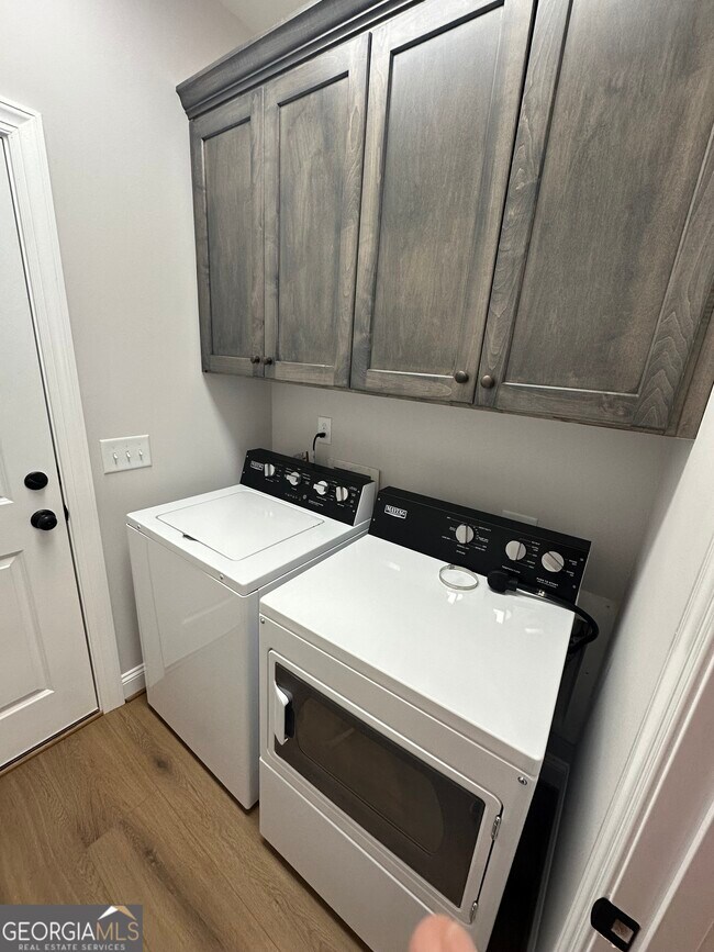 Photo - 227 Regency Ln SW