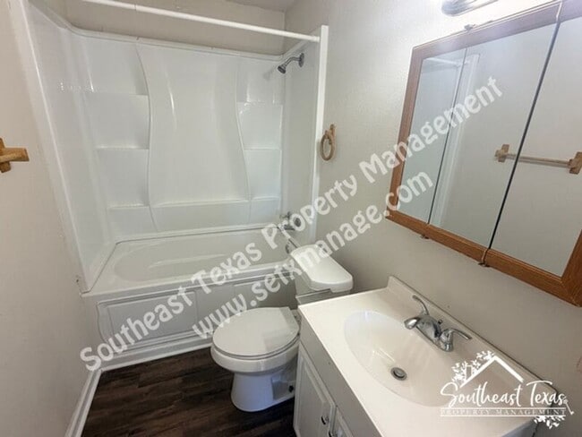 Photo - 977 Center St