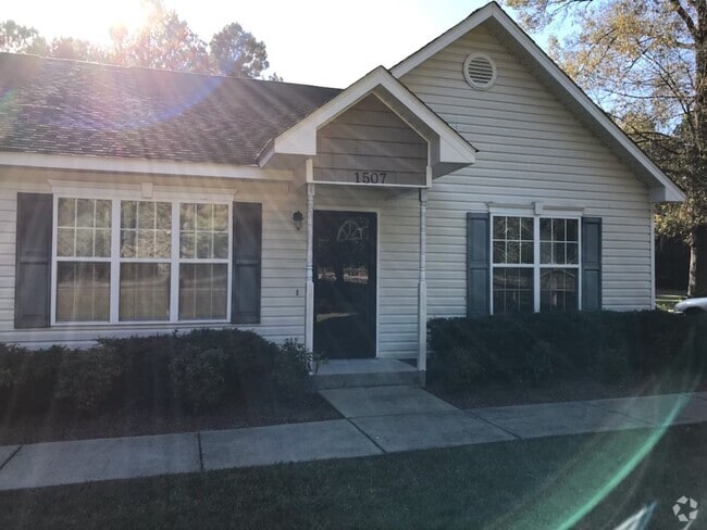 Building Photo - 1515 Barbour Rd Rental