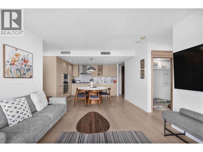 89 Nelson St Unit 2720