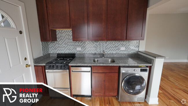 Building Photo - 2750 N Mildred Ave Unit 1 Rental