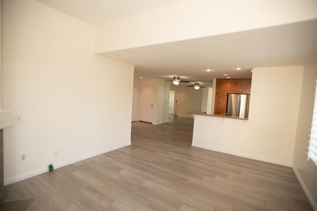 Photo - 2 Bedrooms | 2 Bathrooms | Shoppers Paradise