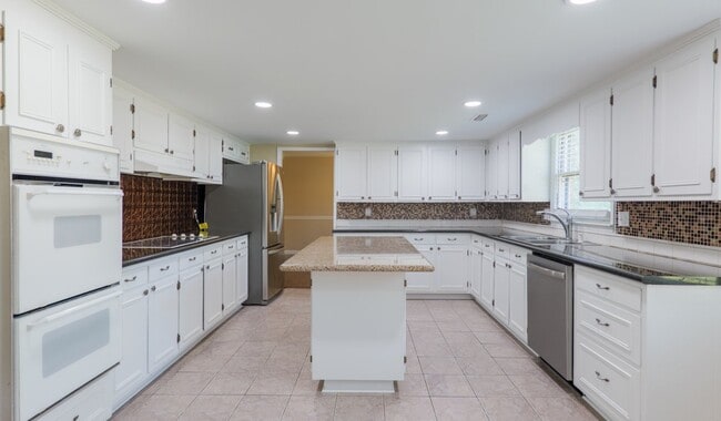 Photo - 4104 Lantern Ln