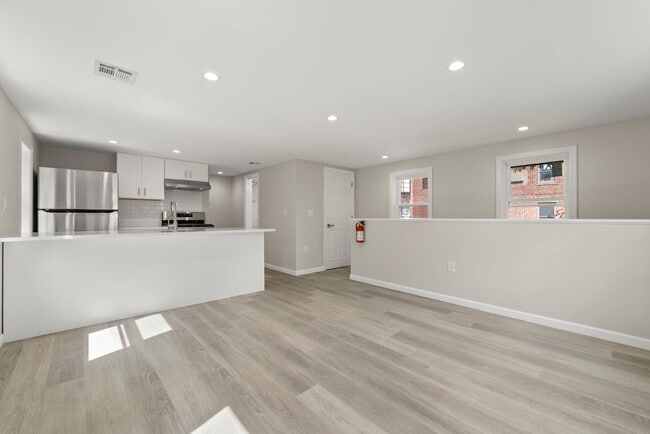 Photo - 30 New St Unit 2