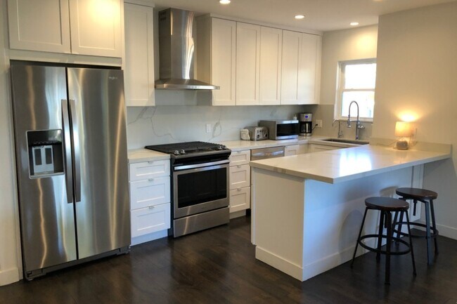 Photo - 833 Waterloo St