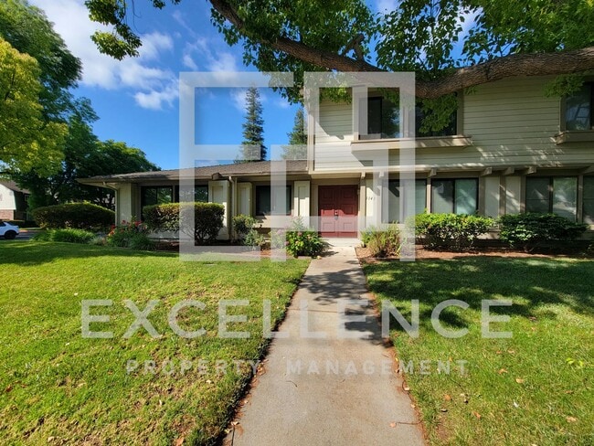 Building Photo - 3/2.5 Townhouse with 2 Car Garage,