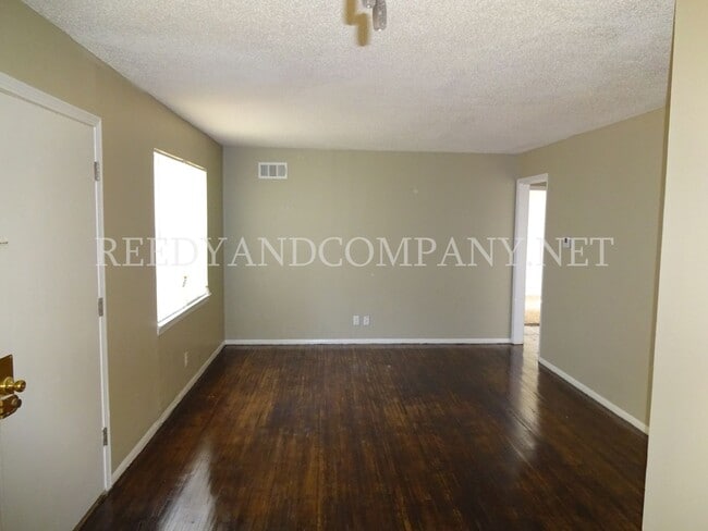 Photo - 1645 Kilarney Ave