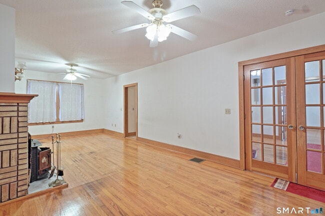 Photo - 1129 N Colony Rd