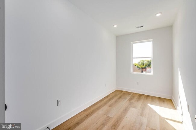 Photo - 1221 W Lehigh Ave