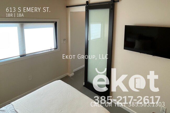 Photo - 613 Emery St W