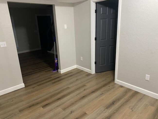 Building Photo - Long Term - 12 Month Lease! Available Now! 2 Bed/1.5 Bath Two Story Townhouse Osage Beach Unit 4223 Sunset Dr Apt 4