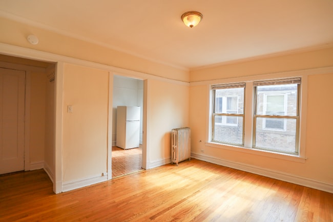 Building Photo - 3349 W Ainslie St Unit 1 Rental