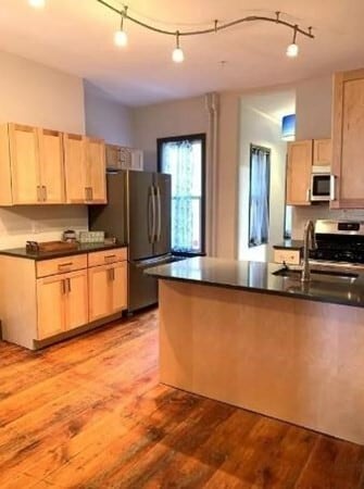 Building Photo - 140 Trenton St Unit 1