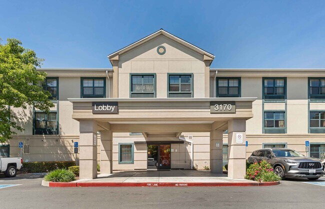 Furnished Studio-Richmond - Hilltop Mall