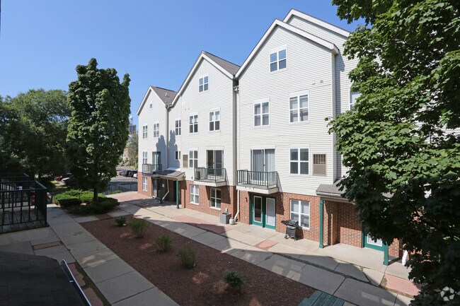 Photo - Four Seasons