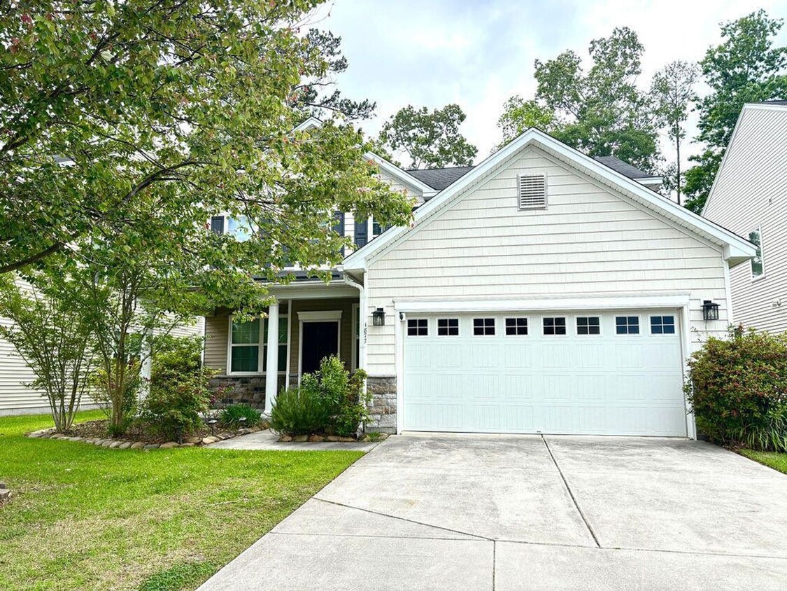 Available Now-Beautiful 4 BR/3BA Home - Available Now-Beautiful 4 BR/3BA Home