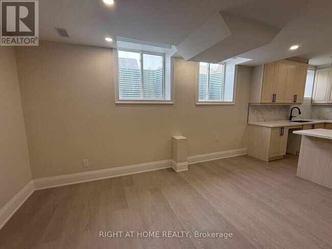 Photo - 2 Chesney Cres