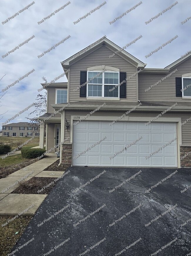 Building Photo - 3 Bedroom Townhome