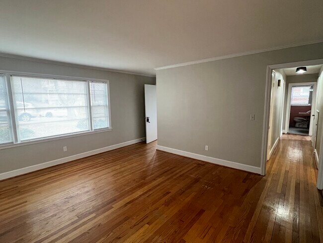 Photo - 2314 Wycliffe Ave SW Unit B