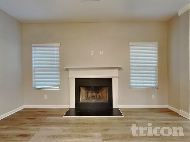 Photo - 452 Shady Glen