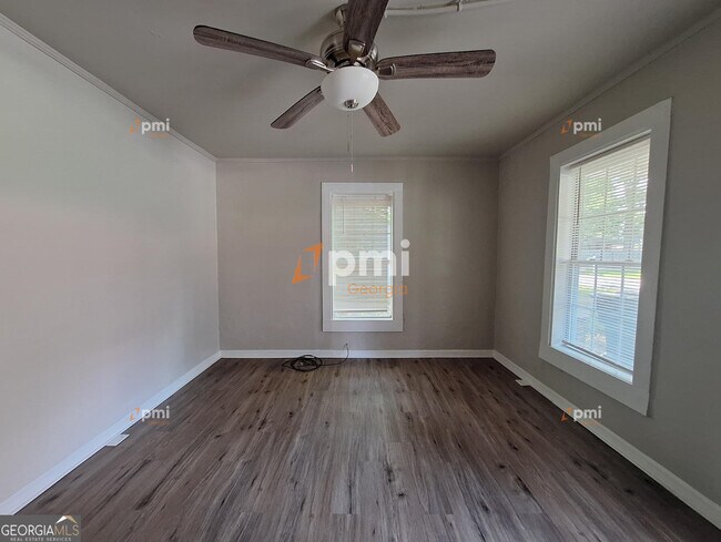 Photo - 122 Irwin St
